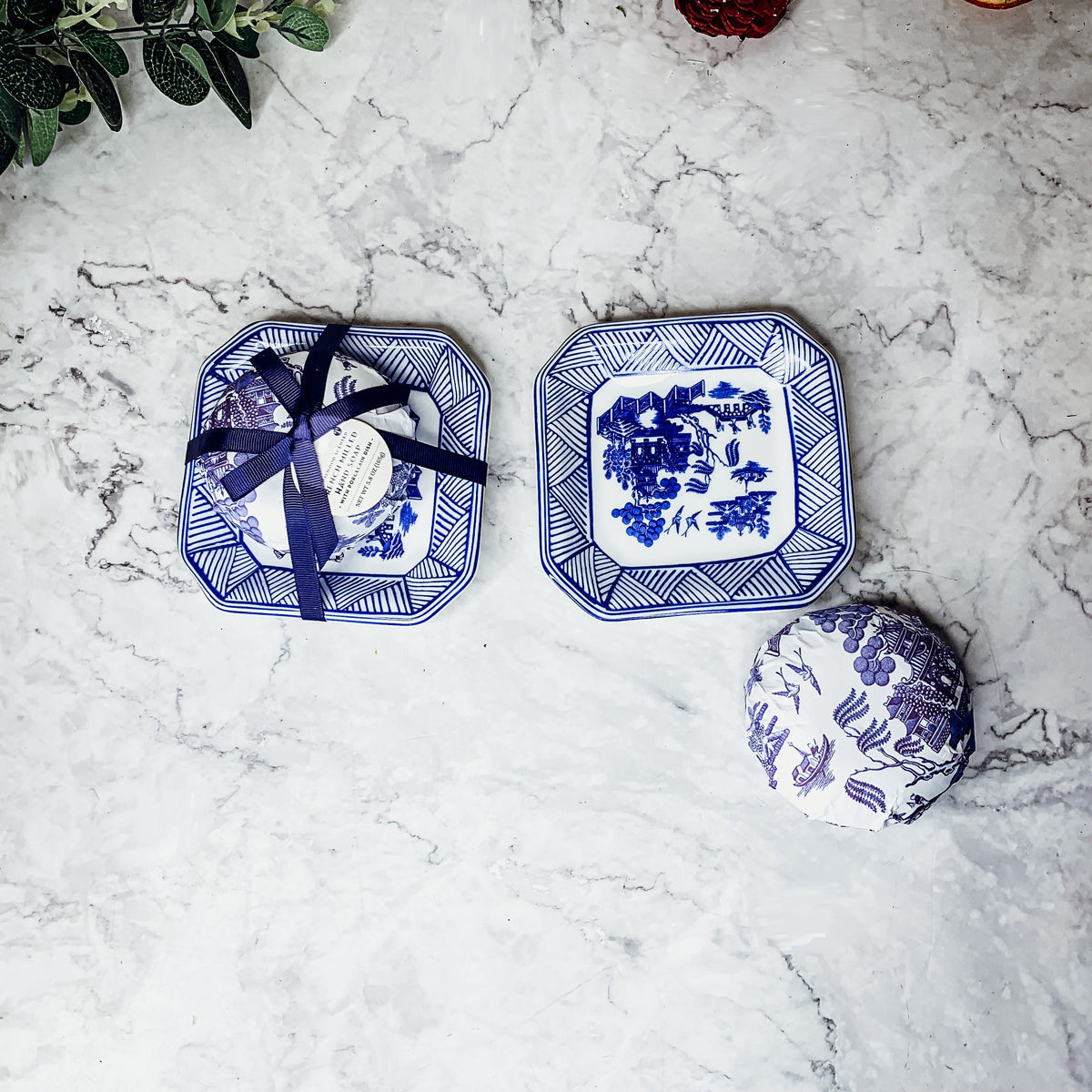 Chinoiserie-Inspired Soap & Tray Set – Elegant and Versatile