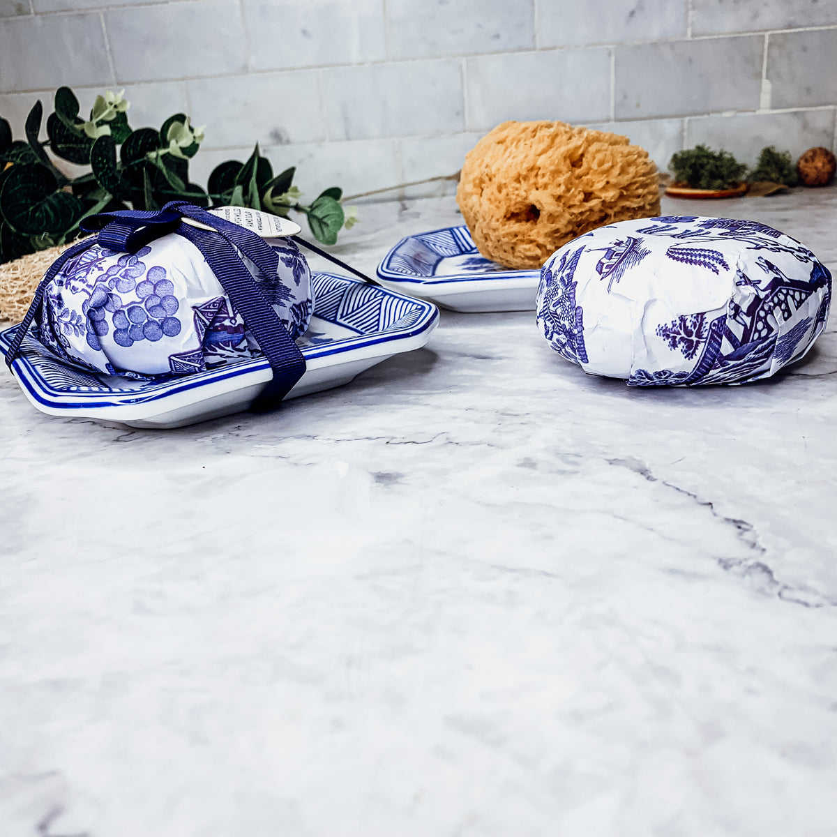 Chinoiserie-Inspired Soap & Tray Set – Elegant and Versatile